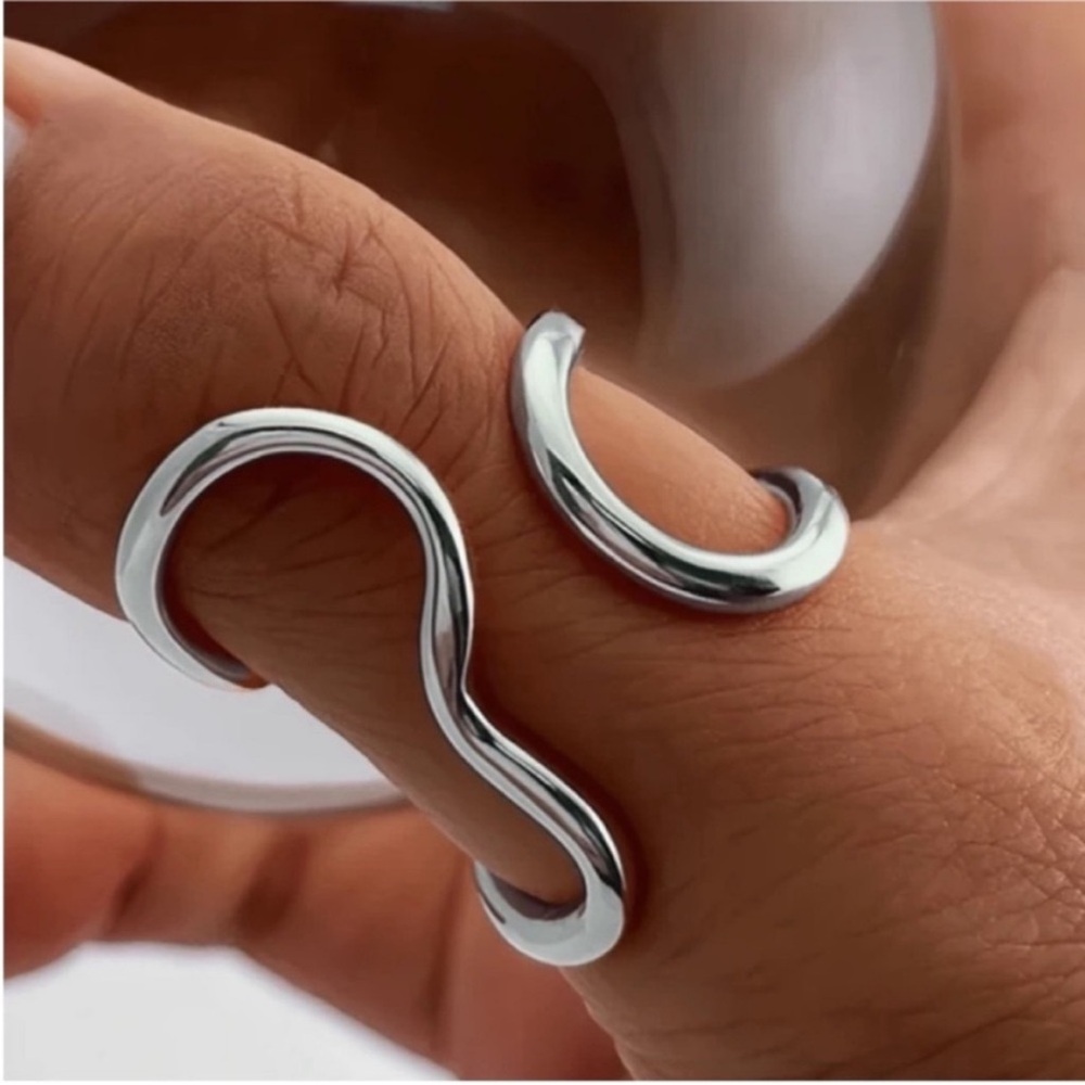 New! Silver Abstract Ring (One Size)